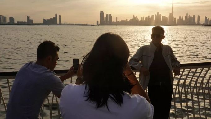 Rester ou partir à Jersey : pris sous le feu des drones de l'Iran, les traders font le dos rond à Dubaï