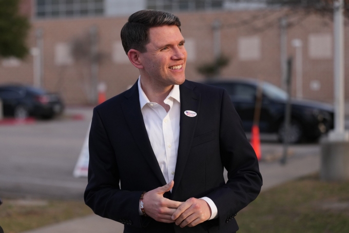 James Talarico defeats Jasmine Crockett to win Democratic primary in Texas Senate race