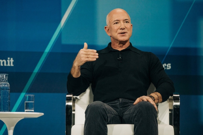 Jeff Bezos in Talks to Raise $100 Billion Fund to Transform Companies With A.I.