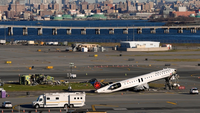 LaGuardia : les circonstances de la collision soulèvent beaucoup de questions