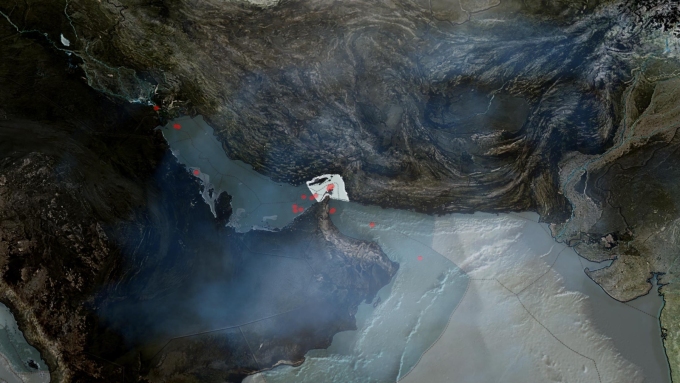 Dans sa deuxième semaine, la guerre au Moyen-Orient a pris une nouvelle ampleur dans le détroit d'Ormuz, où l'Iran riposte aux frappes israélo-américaines sur son territoire.  Photo : Radio-Canada / Francis Lamontagne