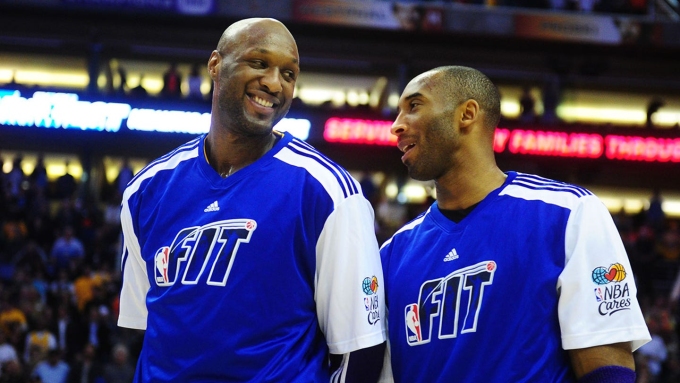 Los Angeles Lakers forward Lamar Odom (left) talks with guard Kobe Bryant against the Phoenix Suns at the US Airways Center on Jan. 5, 2011. (IMAGN)