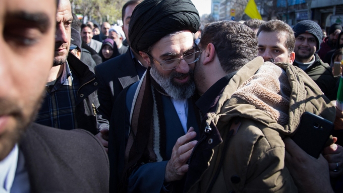 Mojtaba Khamenei, fils du guide suprême iranien Ali Khamenei, lors d'un rassemblement en février 2020 à Téhéran pour célébrer le 41e anniversaire de la révolution islamique de 1979. PHOTO : GETTY IMAGES / ROUZBEH FOULADI (AFP)