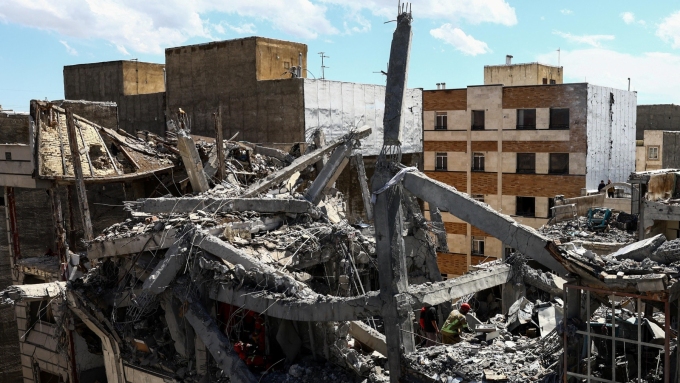 Un immeuble résidentiel endommagé par un bombardement israélo-américain à Téhéran le vendredi 27 mars. PHOTO : REUTERS / MAJID ASGARIPOUR