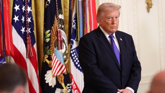 Le président américain Donald Trump s'est exprimé lors d'une cérémonie de remise de la Médaille d'honneur à la Maison-Blanche, lundi.  Photo : Getty Images / Win McNamee