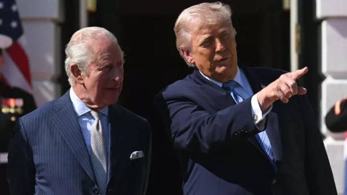 Le président américain Donald Trump et le roi Charles III à la Maison Blanche, le 27 avril 2026 à Washington. © Saul Loeb, AFP