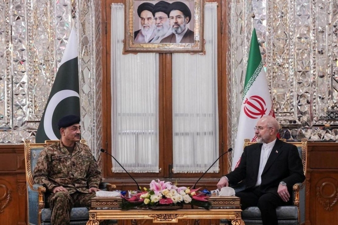 Iranian Parliament Speaker Mohammad Bagher Ghalibaf meets with Pakistan army chief Asim Munir, in Tehran, Iran, April 16, 2026. IRANIAN PARLIAMENT SPEAKER OFFIC / VIA REUTERS