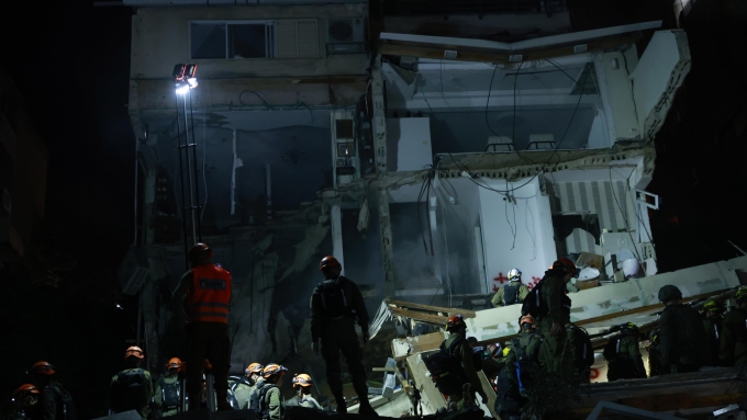 Israël : quatre morts dans la destruction d’un immeuble à Haïfa par un missile iranien    4 Accéder à la section Commentaires