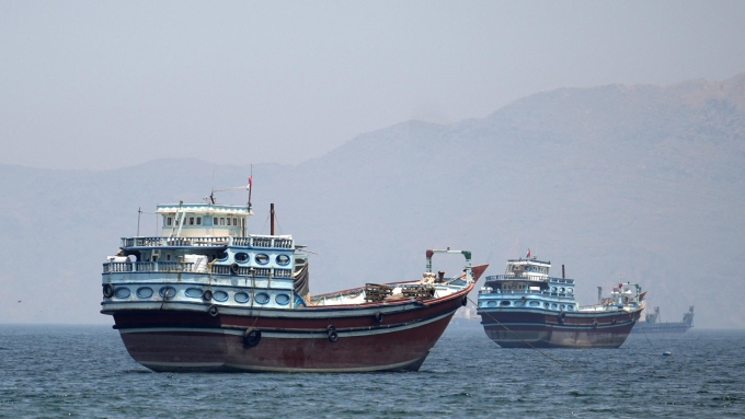 Des bateaux dans le détroit d'Ormuz, à Musandam (Oman), le 29 avril 2026.  Photo : Reuters / Stringer