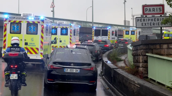 Getty Images / Ambulances took the five French passengers to a hospital in Paris