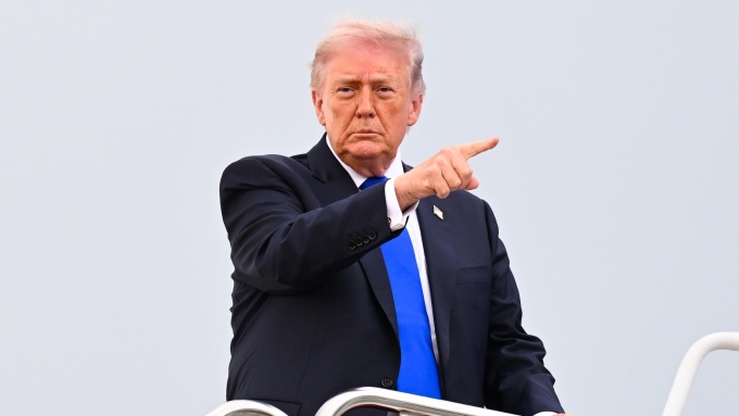 Le président Donald Trump monte à bord d'Air Force One. (Photo d'archives)  Photo : Getty Images / Roberto Schmidt
