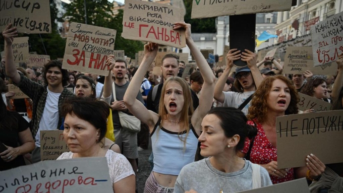 People protest against the ousting of Mykhailo Fedorov. Picture: Genya Savilov/AFP