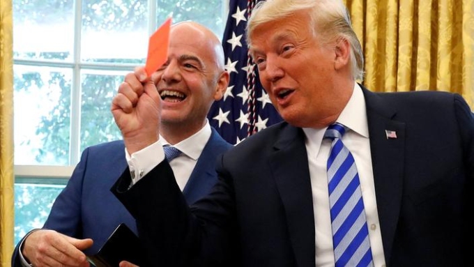Gianni Infantino, Donald Trump et les cartons rouges, une longue histoire... Leah Millis / REUTERS
