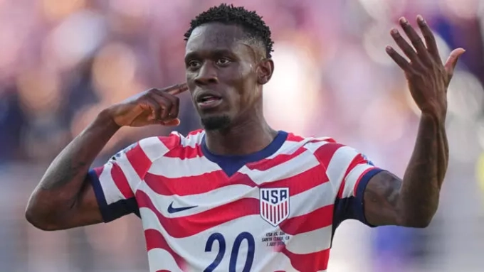 Folarin Balogun célèbre son but lors du match opposant les États-Unis à la Bosnie, à Santa Clara, en Californie, près de San Francisco, le mercredi 1er juillet 2026. AP Photo/Julio Cortez - Julio Cortez