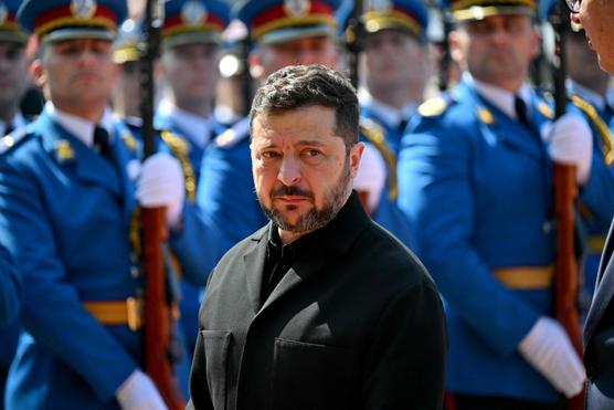 Le président ukrainien, Volodymyr Zelenski, à Belgrade, le 8 août 2026. ANDREJ ISAKOVIC/AFP