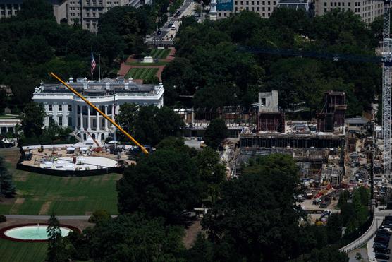 La construction de la salle de bal de la Maison Blanche, à Washington (Etats-Unis), le 23 juillet 2026. KENT NISHIMURA / AFP