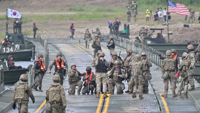Des militaires sud-coréens et américains lors d'un exercice conjoint entre la Corée du Sud et les États-Unis. (Photo d'archives) PHOTO : GETTY IMAGES / JUNG YEON-JE (AFP)