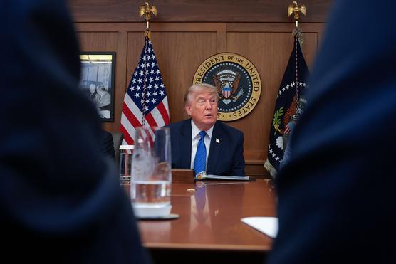 Le président américain, Donald Trump, lors d’une réunion de son cabinet sur le Moyen-Orient à Camp David (Maryland), le 31 juillet 2026. ANNA MONEYMAKER/AFP