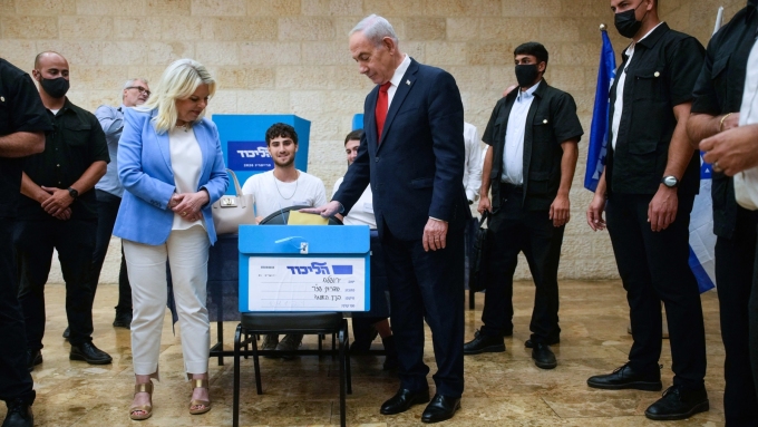 Benjamin Netanyahu casts his ballot during his Likud party’s primary elections ahead of Israel’s general election in October © Ohad Zwigenberg/AFP/Getty Images