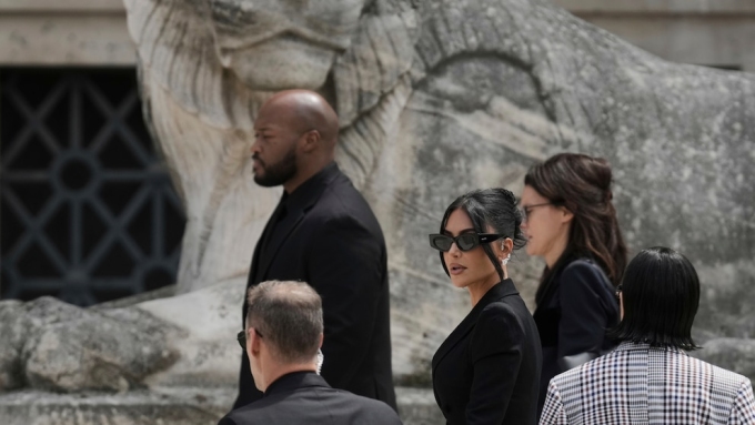 A Paris court awards Kim Kardashian 1 euro after her 2016 robbery