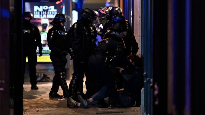 "Du jamais vu" : dans le centre de Paris, des scènes de pillage hors de contrôle