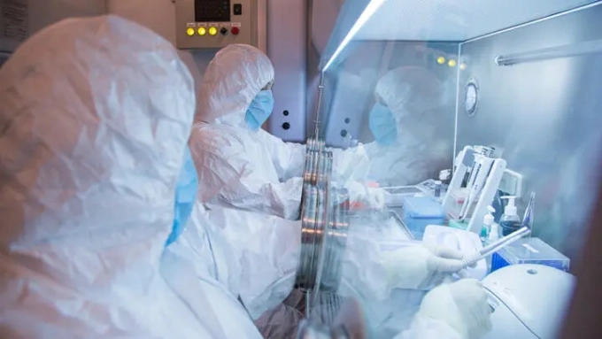 Une employée de l'Institut de recherche antipeste d'Irkoutsk est morte des suites d'une "pneumonie d'origine inconnue" selon les autorités. The Irkutsk Anti-Plague Research