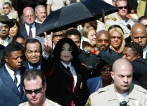 Singer Michael Jackson leaves the courthouse with his father, Joe Jackson (2nd-L) and his mother Katherine Jackson, from center-right, after his arraignment where he pleaded not guilty to a grand jury indictment of numerous child molestation charg