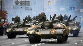 Ukrainian T-64 tanks drive during Ukraine's Independence Day military parade in central Kiev, Ukraine, August 24, 2016. © Valentyn Ogirenko / Reuters