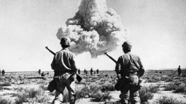 US troops during nuclear tests in Nevada. April 1952 © Intercontinentale / AFP