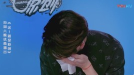 Image copyrightYOUKU Image caption Hong Kong rapper Jackson Wang crying on talent show Chuang!