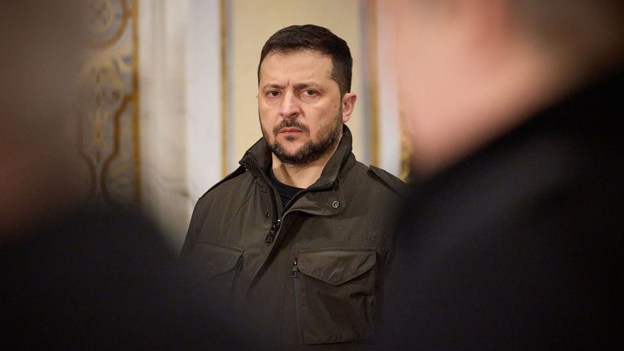 Russia is poised to take advantage of political splits in Ukraine