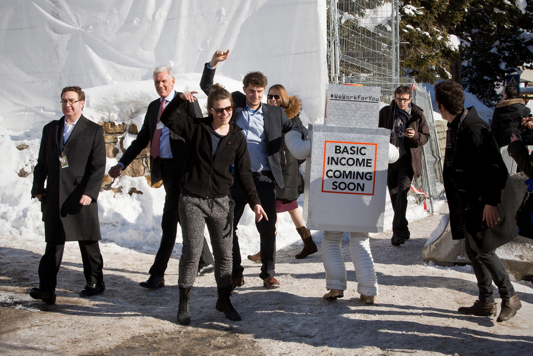 An unconditional basic income isn't coming to Switzerland any time soon after Sunday's vote result swissinfo.ch