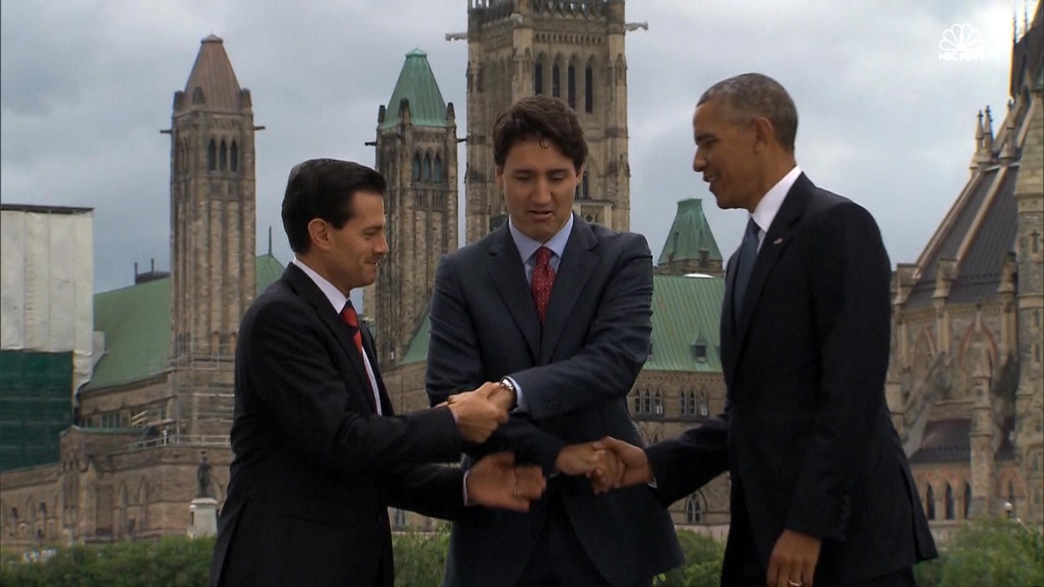 Contender for the most awakward handshake of all time? © Chris Wattie / Reuters