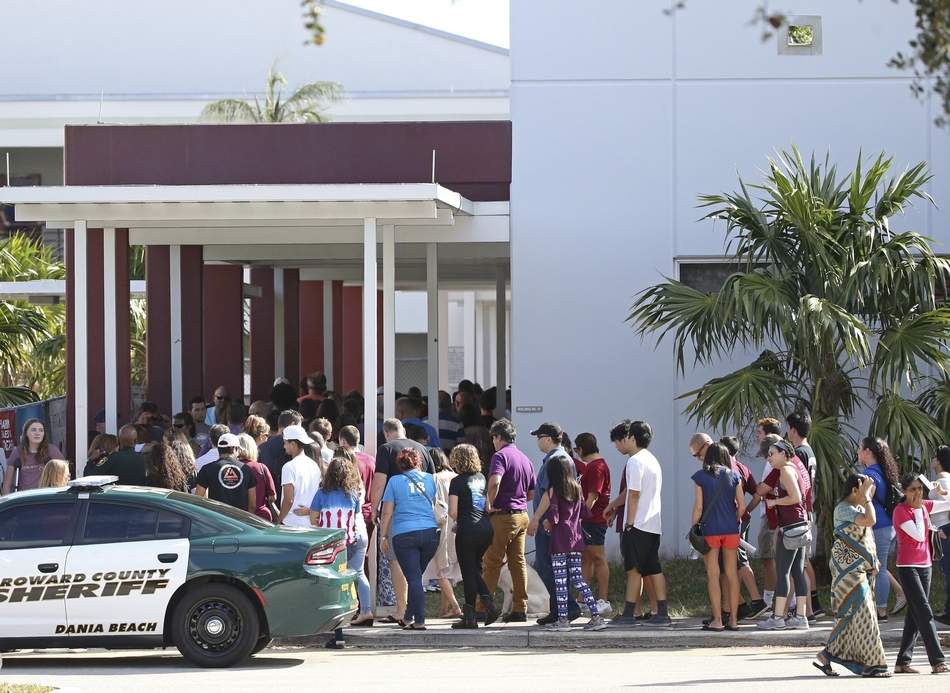 Tampa Bay / Times Students, parents make emotional return to Marjory Stoneman Douglas campus