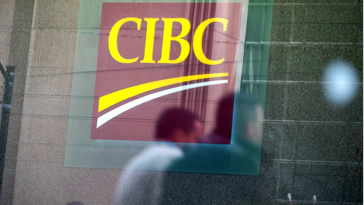 A CIBC financial adviser says she was disheartened by the findings of the Financial Consumer Agency of Canada on banks' sales practices, saying the pressure to sell continues at her branch. (Evan Mitsui/CBC)