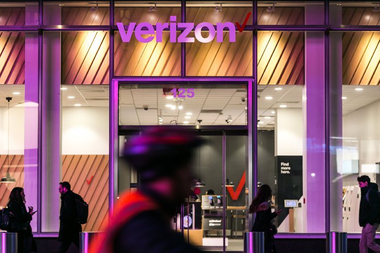 Verizon and AT&T face accusations that they colluded with a group that sets mobile industry standards to try to restrict a new technology, currently in relatively few devices, that allows consumers to easily switch carriers. / Credit Jeenah Moo