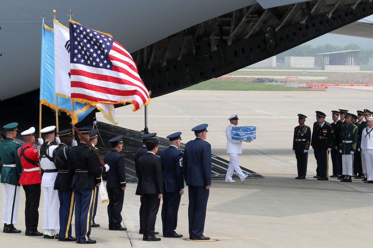 A military plane landed at Osan Air Base on Friday with remains of some U.S. soldiers. The next step will be for the U.S. to conduct DNA tests to match the remains with the identities of soldiers killed in the Korean War. PHOTO: YONHAP/EPA�