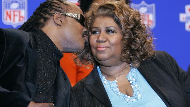 Singer Aretha Franklin (R) gets a kiss from Stevie Wonder during a news conference in Detroit in 2006. Picture: SuppliedSource:AP