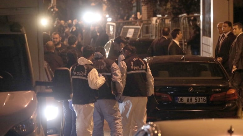Turkish police arrive to enter the Saudi Arabian consulate amid a growing international backlash to the disappearance of journalist Jamal Khashoggi in Istanbul. (Chris McGrath/Getty Images)