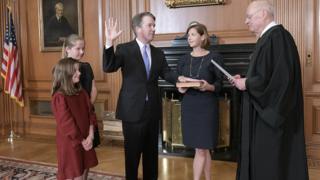 US SUPREME COURT / Brett Kavanaugh, surrounded by his family, was administered the judicial oath by outgoing justice Anthony