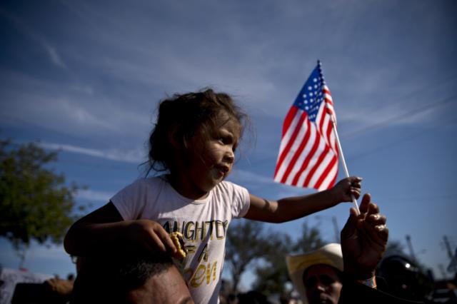 Mexico accepts housing migrants, seeks US development aid