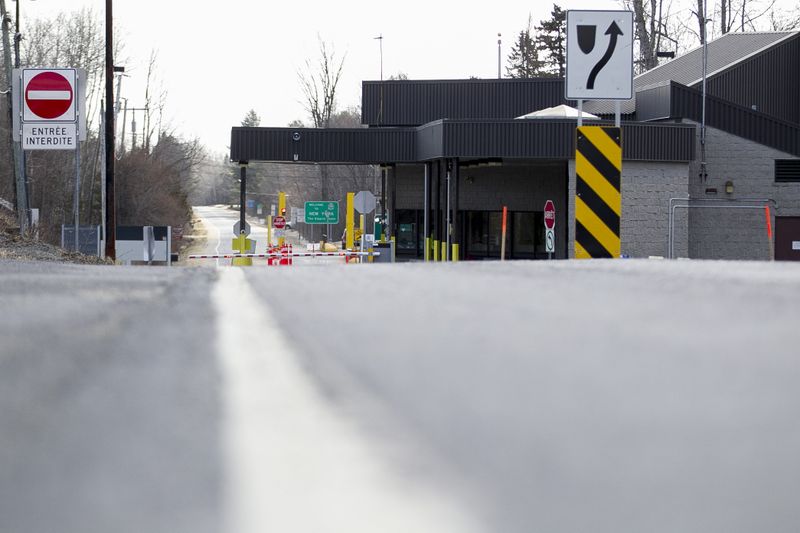 The Canada-US border crossing near Hemmingford, Quebec. (GEOFF ROBINS/AFP/Getty Images)
