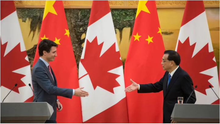 Prime Minister Justin Trudeau and Chinese Premier Li Keqiang reach out to shake hands during a news conference meeting at the Great Hall of the People in Beijing, China December 4, 2017. (Fred Dufour/Reuters)