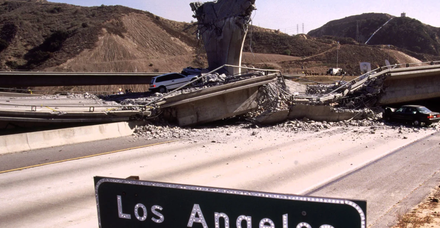 The Antelope Valley Freeway in the aftermath of the 1994 Northridge earthquake. / David Butow / Getty Images