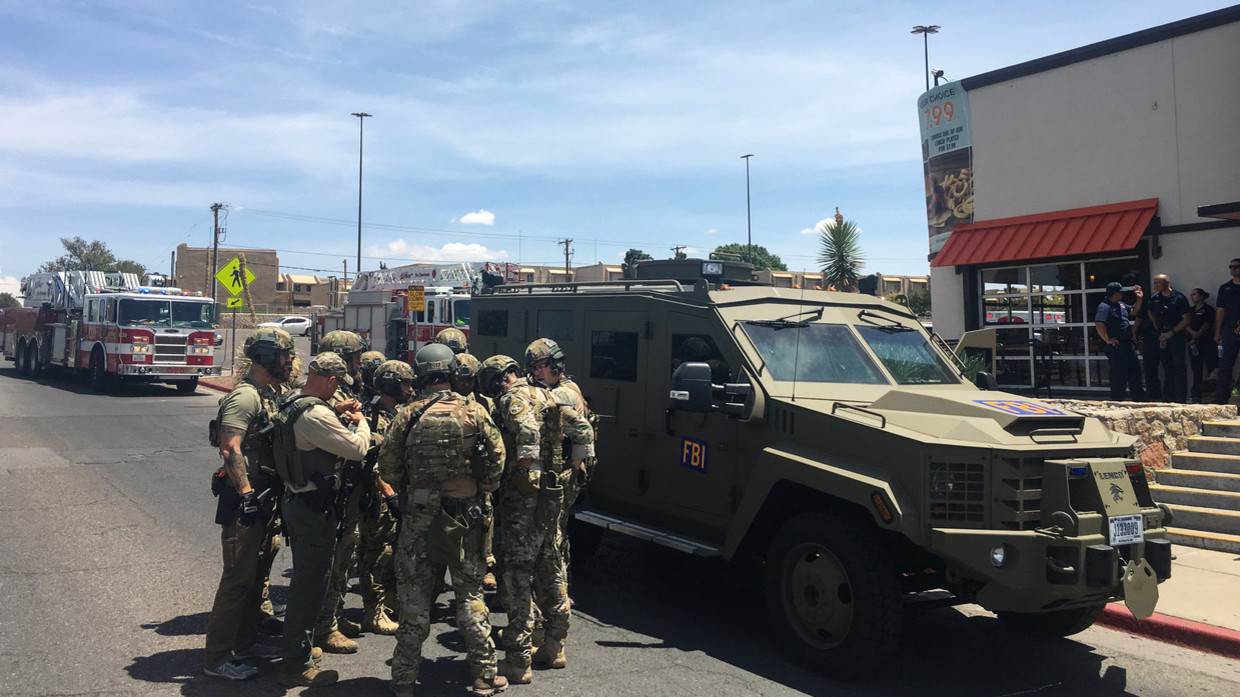 An FBI armoured vehicle next to the scene of active shooting at Cielo Vista Mall in El Paso, Texas on August 3, 2019. ©  AFP / Joel Angel Juarez