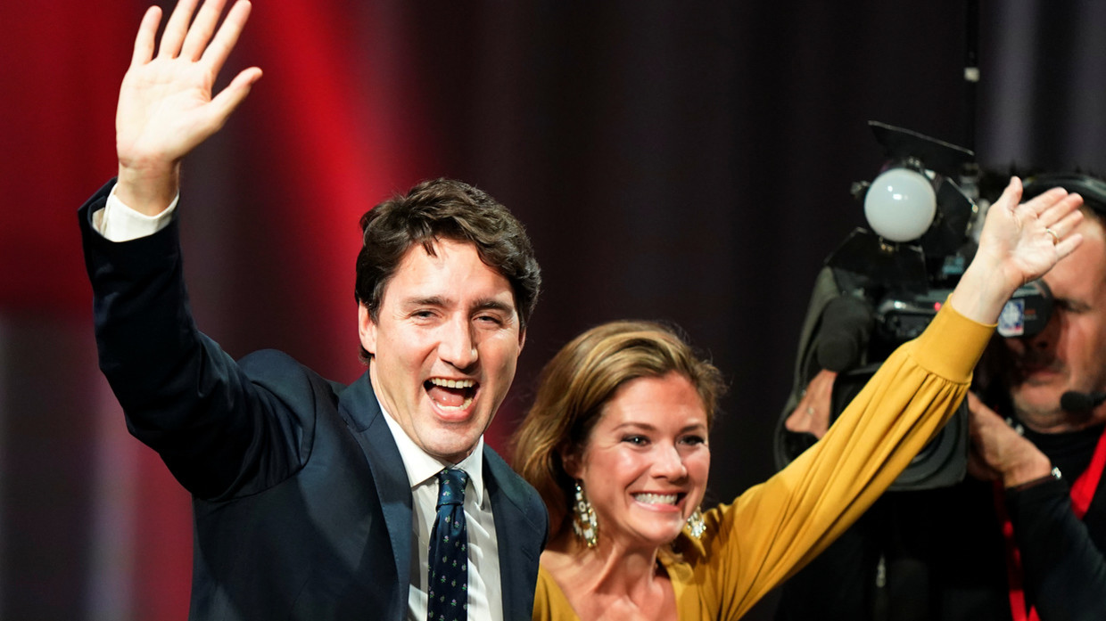 FILE PHOTO: Liberal leader and Canadian Prime Minister Justin Trudeau and his wife Sophie Gregoire Trudeau wave on stage after the federal election at the Palais des Congres in Montreal, Quebec, Canada. ©  Reuters / Carlo Allegri