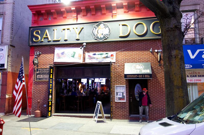 The Salty Dog in Brooklyn is pictured still operating just hours before Mayor de Blasio ordered all bars to shut down.(Danny Iudici for New York Daily/for New York Daily News)