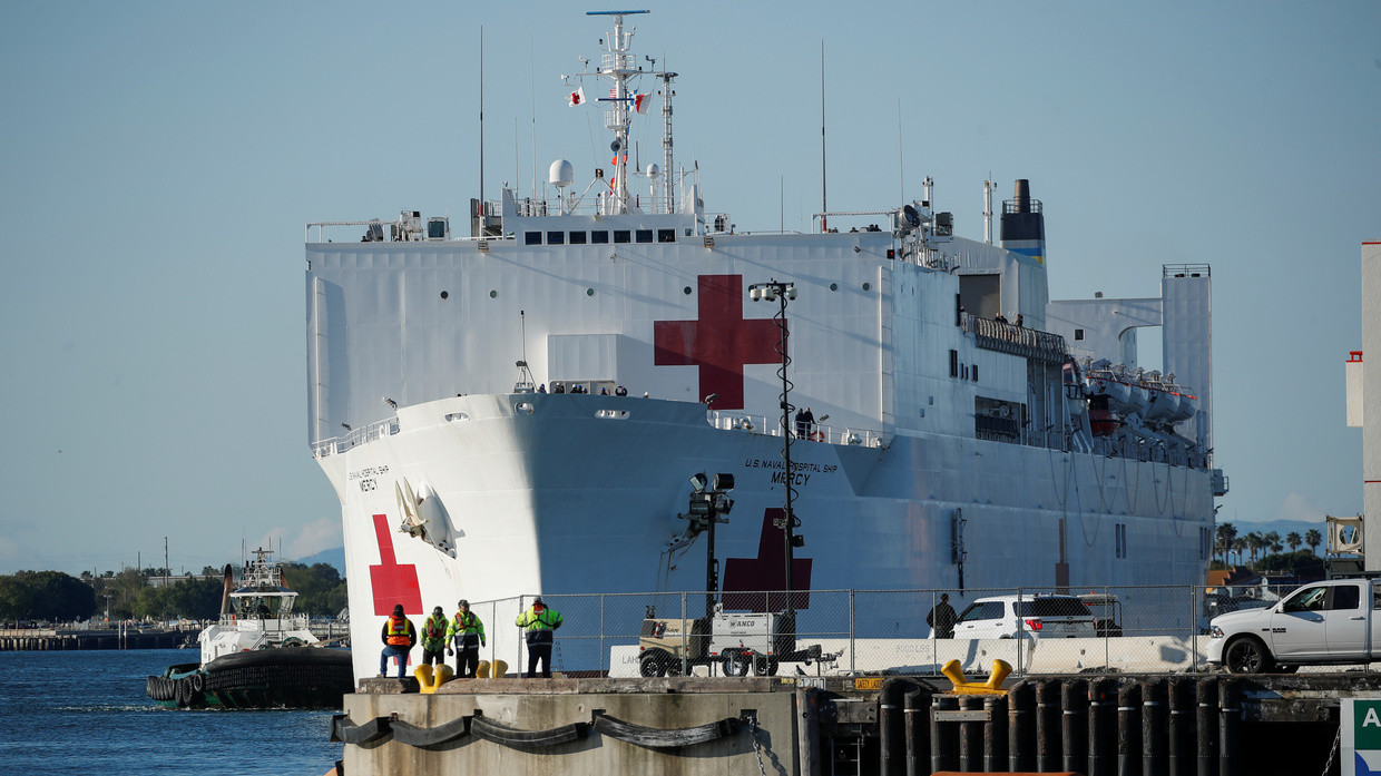 The hospital ship USNS Mercy at the Port of Los Angeles, California, US, March 27, 2020 © Reuters / Mike Blake