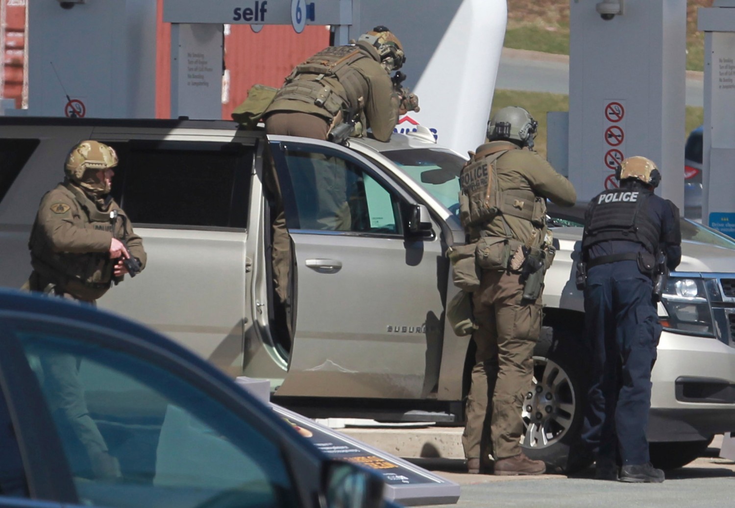 Royal Canadian Mounted Police officers during a manhunt for a gunman on Sunday in Nova Scotia. The authorities identified the gunman as Gabriel Wortman, 51.Credit...Tim Krochak/The Canadian Press, via Associated Press