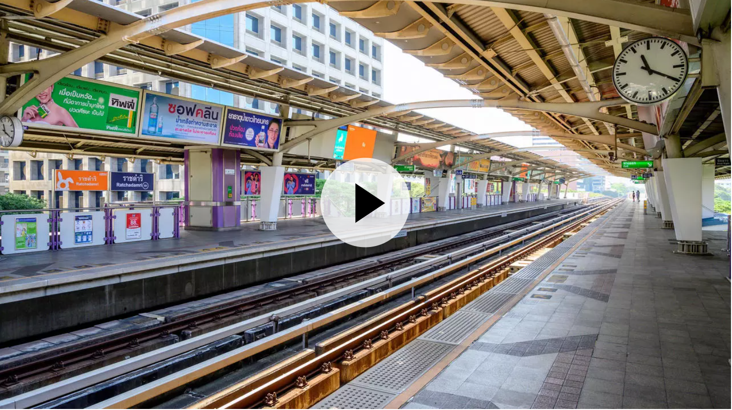 A nearly empty platform is seen at a BTS commuter train station in Bangkok on January 2, 2021. © Mladen Antonov, AFP